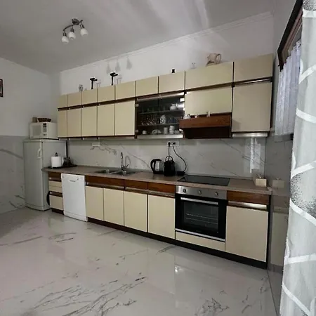 아파트 Beachfront Spacious With Terrace *
